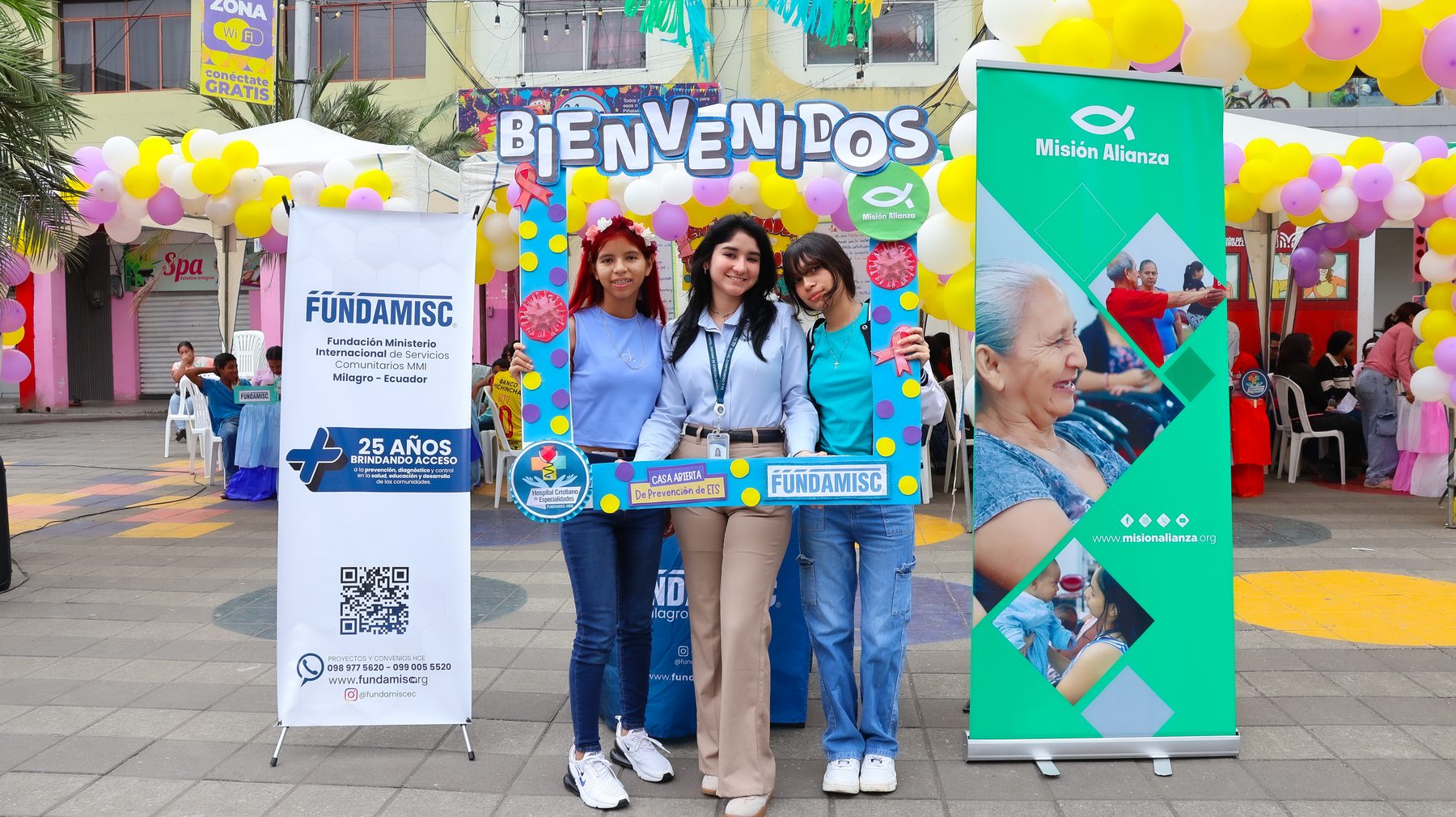 Equipo FUNDAMISC participando en una jornada comunitaria